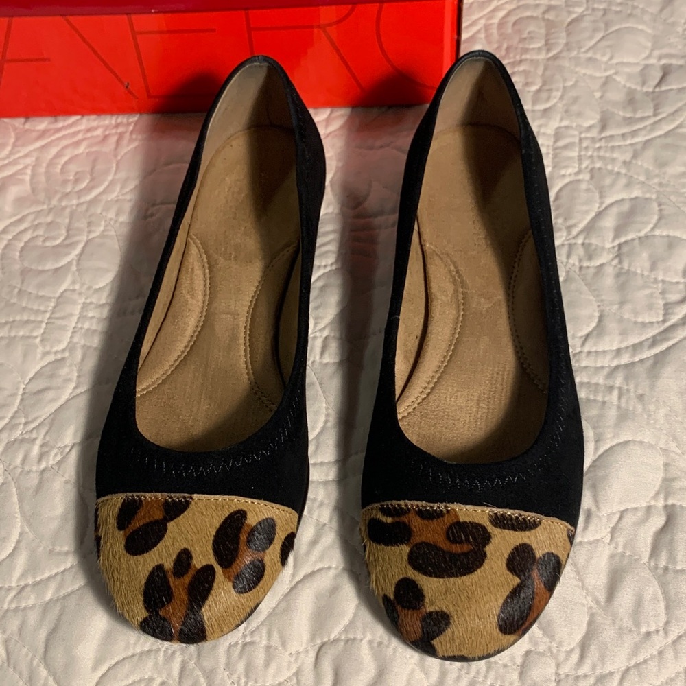 Aerosoles Black Suede Ballet Flats with Leopard Toe Accent NEW - Picture 2 of 11